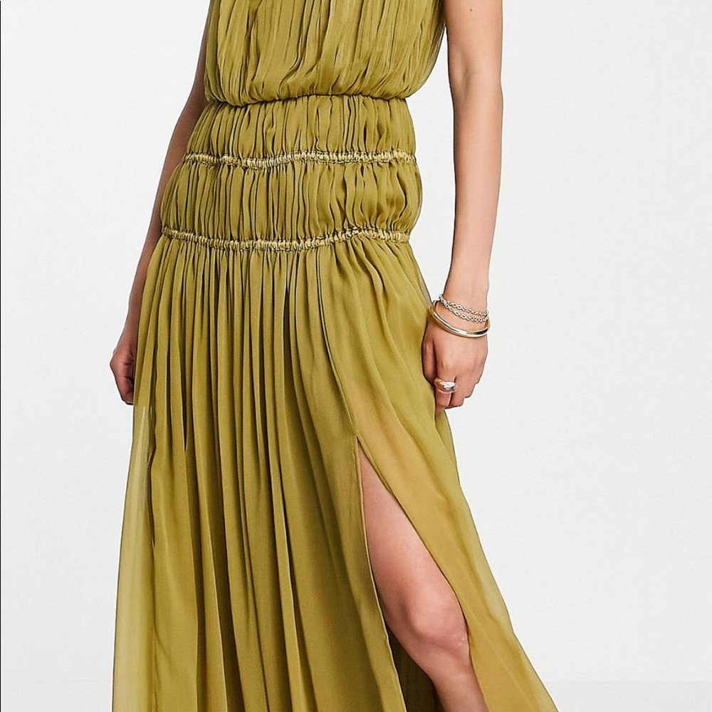 Strappy maxi dress with ruched channel detail and toe straps. Worn once. NWOT. - Picture 5 of 8